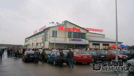 Siemiatycze - Tłumy na otwarciu sklepu