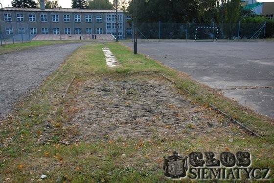 Zespół szkół z drugiej strony