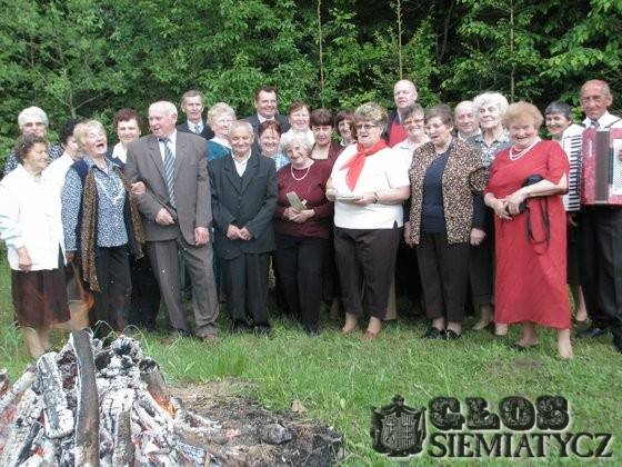 Emeryci na Dzień Matki - Nurzeckie Koło Emerytów i Rencistów rozpoczęło sezon letnich spotkań. 