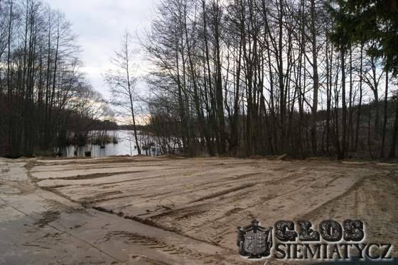 Śmiecie nad zalewem