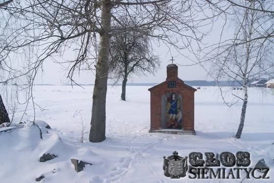 Piotrowo Trojany daleko od szosy