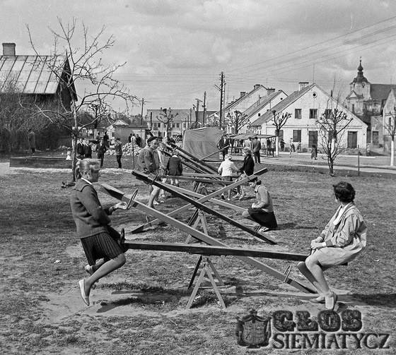 Na starej fotografii - Huśtawki