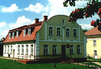 Fotografia. Budynek Biblioteki Miejskiej im. Anny Ks. Jabłonowskiej 