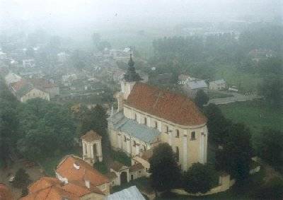 Fotografia. Widok lotniczy na kościół pw. Wn.NMP w Siemiatyczach