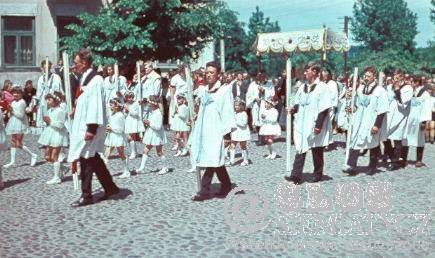 1967. Bractwo Świecowe na procesji Bożego Ciała