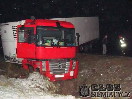 Znów TIR w rowie