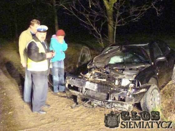 Wypadek - Skodą w drzewo