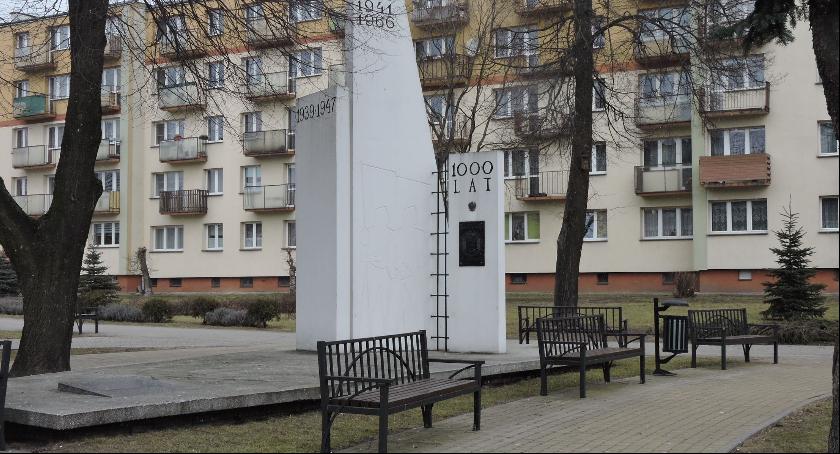 IPN domaga się od władz Bielska dekomunizacji pomnika 1000-lecia