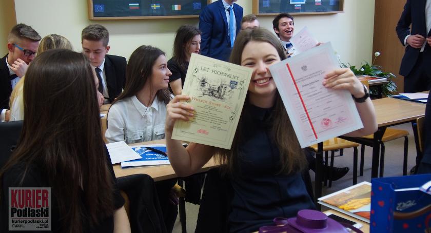 Abiturienci 2018 - Maturzyści  zakończyli edukację na poziomie ponadgimnazjalnym.
