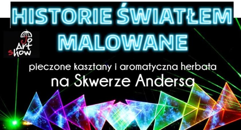 Historie światłem malowane na skwerze Andersa
