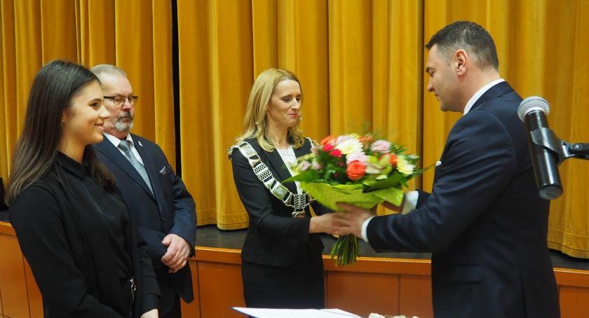 Burmistrz z niższą pensją 