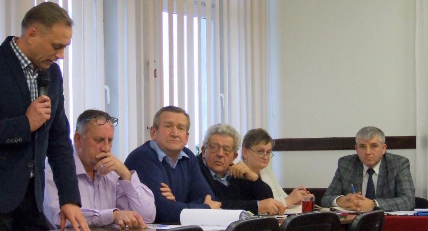 Dyskusyjna podwyżka  wynagrodzenia wójta. Podwyżka śmieci - bez dyskusji