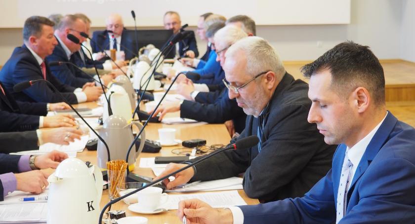  Sesje bez ustnych interpelacji i zapytań radnych