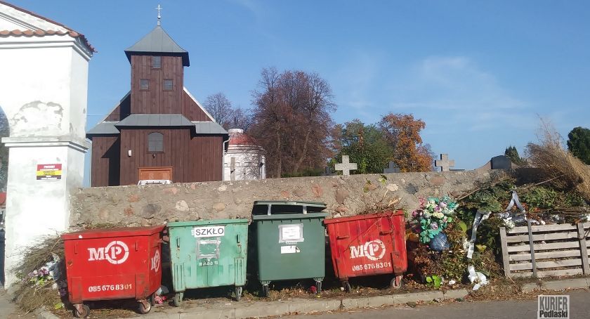  1 listopada - Czas chryzantem, zniczy i... odpadów 