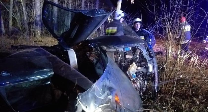 Auto rozpadło się na dwie części 