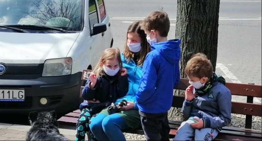 Kto powinien zapewnić maseczki? Żal do wójta gminy Nurzec Stacja.