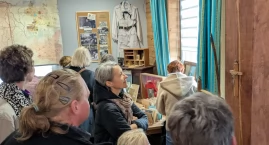 Podróż w czasie. Minimuzeum w byłej szkole w Kobyli