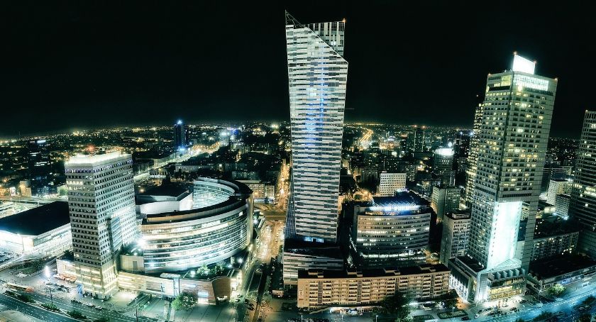 Warszawa zaciąga miliardowy kredyt i tnie kilkaset inwestycji