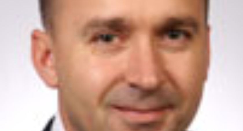 Członek Rady Ministrów do spraw rozwoju samorządu - poseł Michał Cieślak
