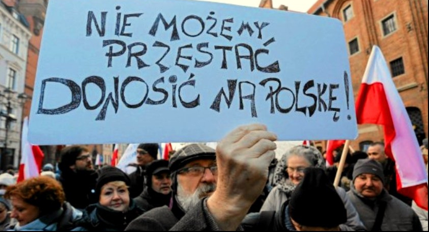 Opozycja wychodzi z Polski