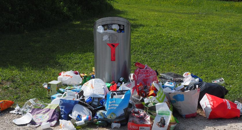 A. Zieliński: Nasze drogie śmieci