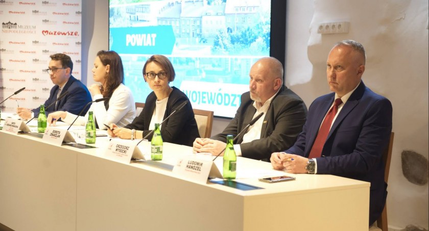 Rzeczpospolita samorządowa. Premier nie jest od budowania wodociągów