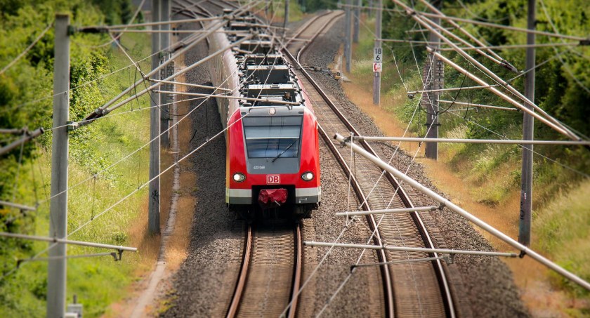 Raport UTK: Jak często korzystamy z pociągów?