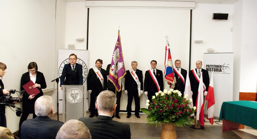 Uhonorowano działaczy Konfederacji Polski Niepodległej.