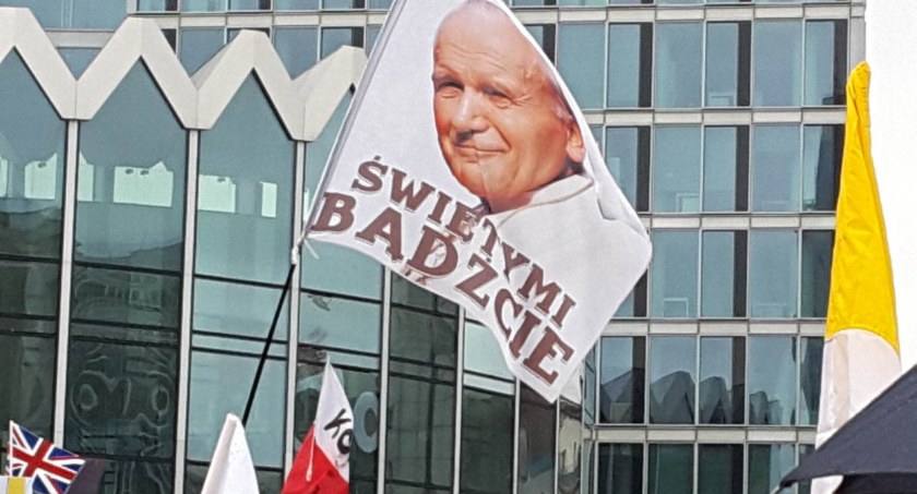 R. Gajda: To nie był akt wandalizmu. To poważne ostrzeżenie.