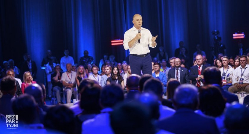 Po co Bezpartyjnym partia? Wywiad z przewodniczącym T. Myrdą