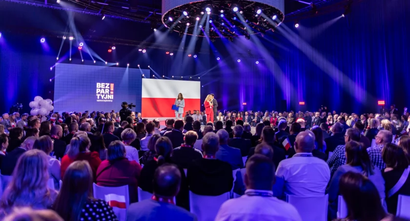 Ponad 600 Bezpartyjnych podczas konwencji pod hasłem Normalna Polska [wideo]