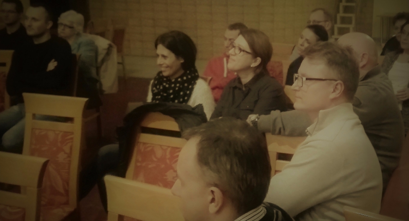 W Chorzelach o budowaniu zaufania rozmawiał z mieszkańcami Mariusz Ambroziak