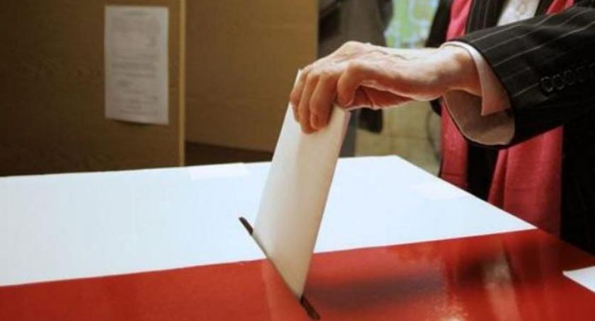 Referendum konstytucyjne 11 listopada to zły pomysł