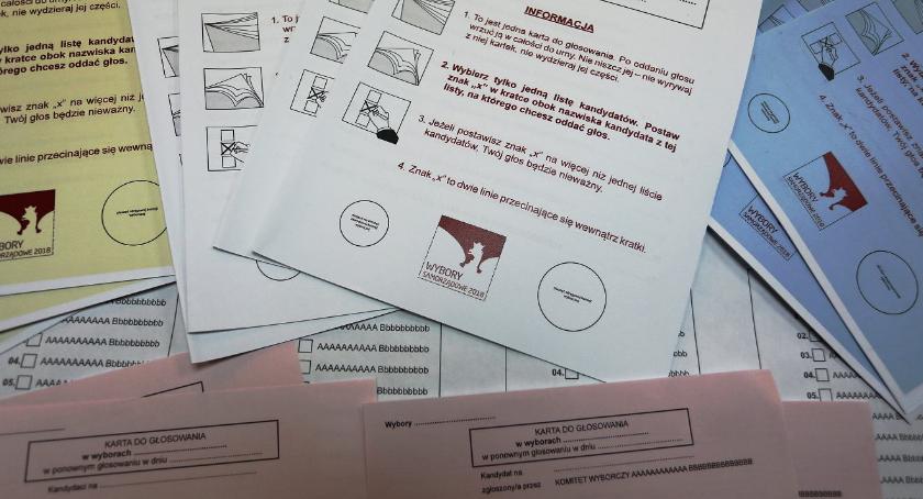Co mówi PKW o zamazywaniu kratek i dopiskach na kartach do głosowania? Spójrzmy...