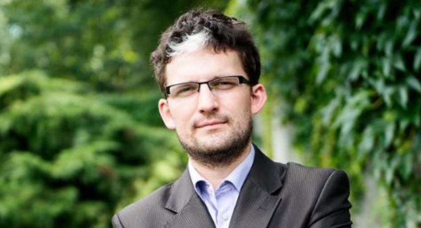 Bezpartyjni Samorządowcy: kto ubiega się o ich względy? 