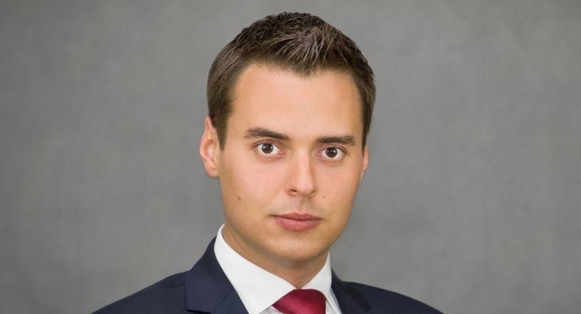 Zielonka: burmistrzem został Kamil Iwandowski, to już oficjalne. 