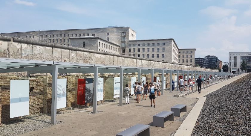 Wystawa poświęcona historii i przebiegu Powstania Warszawskiego w Berlinie