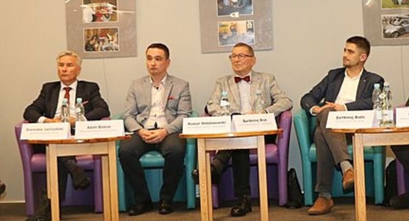 Adam Bodzan na przedwyborczej debacie kandydatów do Sejmu w Wyszkowie