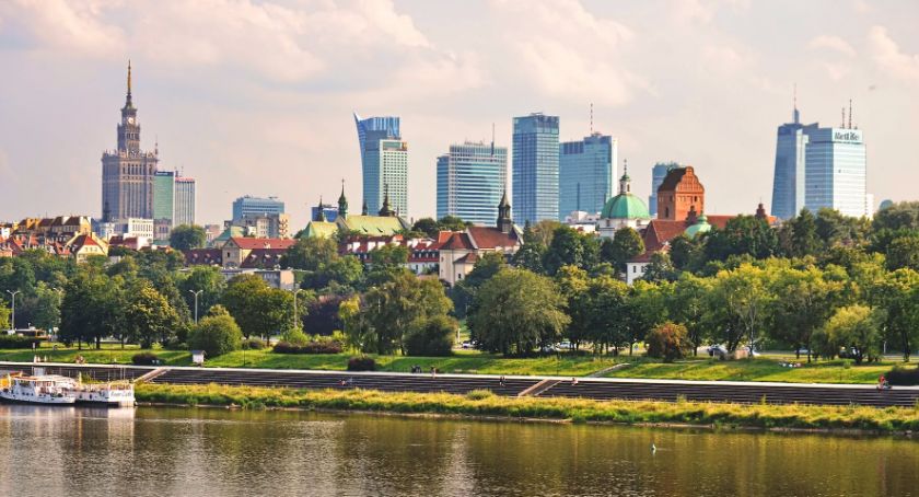 W USA zakończono głosowanie, w Polsce odbyła się konferencja PKW