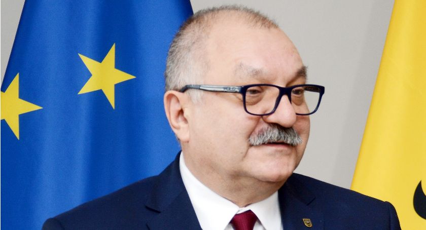 Marszałek Przybylski: samorządy prowadzą naprawdę aktywną walkę z koronawirusem