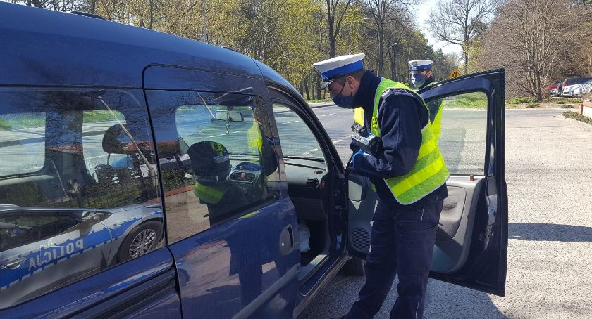 Wyprzedzał na przejściu - stracił prawo jazdy