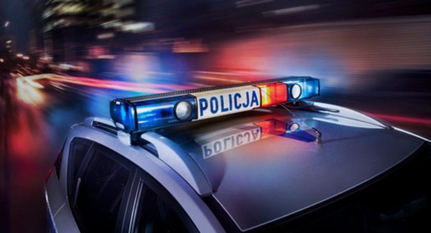 Złotów: Pijana kierująca uciekała przed policją, w aucie były dzieci