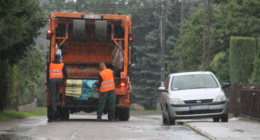 Będą wolniej odbierać śmieci