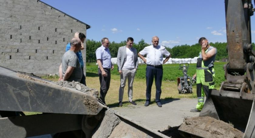 W Zakrzewie ruszyły prace drogowe