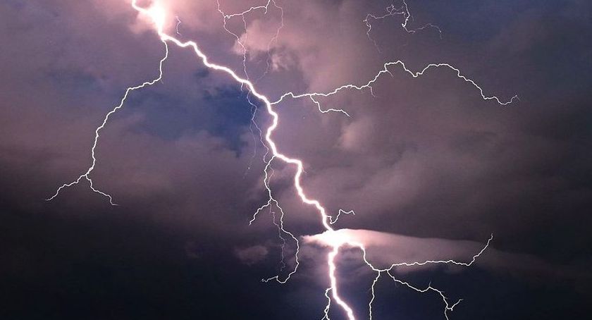 Burze nie odpuszczają - zachowajmy ostrożność