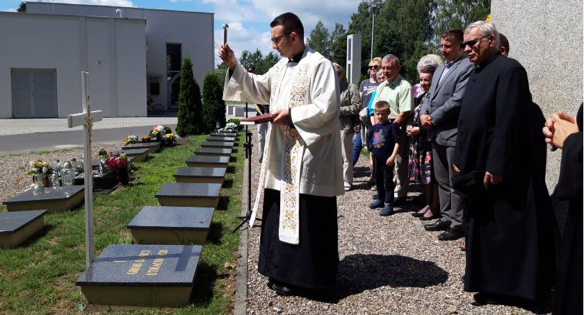 Pobłogosławienie grobu Dzieci Utraconych