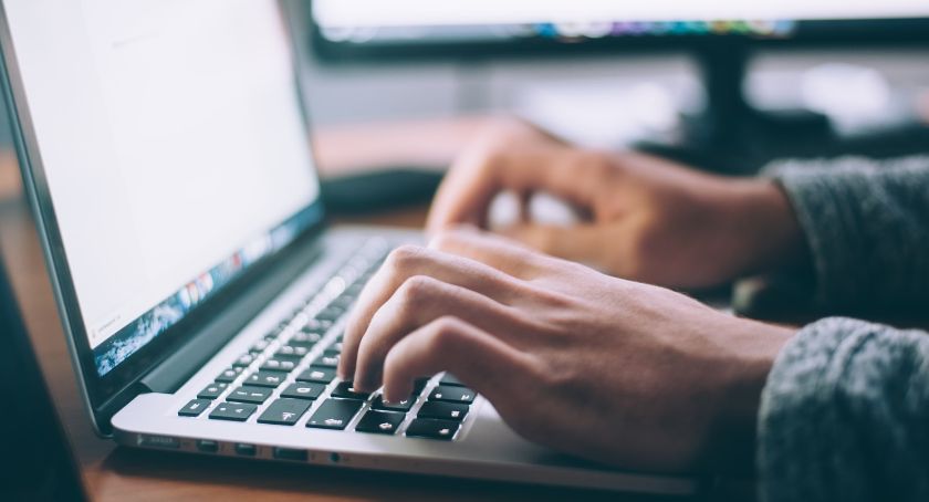 Sklep internetowy na platformie sprzedażowej - dlaczego warto z niej skorzystać?