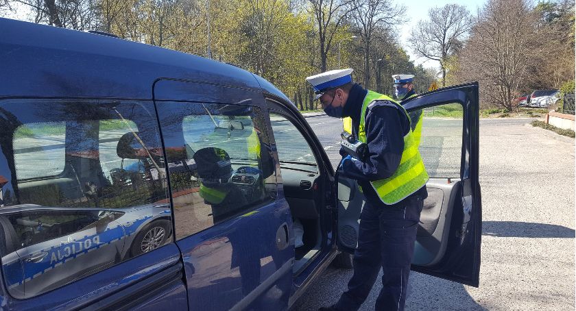 Pijana kobieta wiozła swoje dziecko
