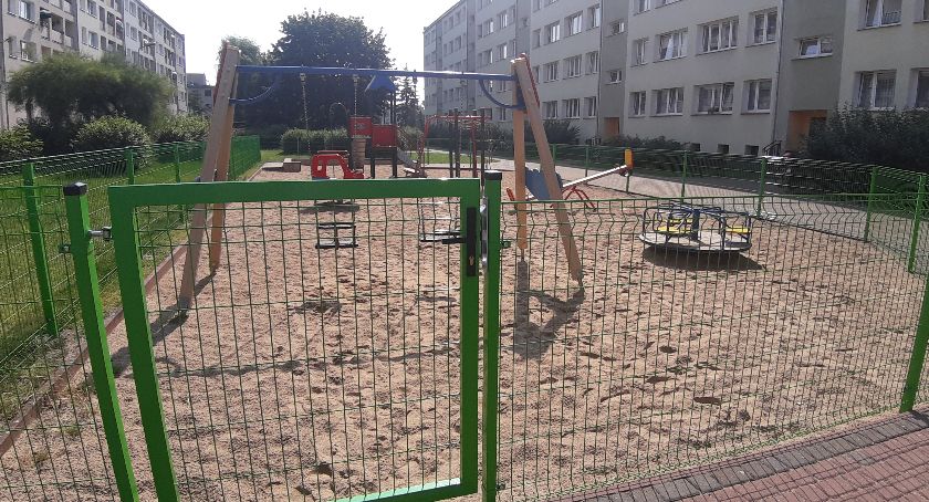 SM PIAST grodzi place zabaw