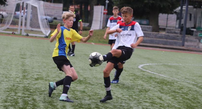 Trampkarze FA Fair Play Złotów rozgromili Iskrę Krajenka